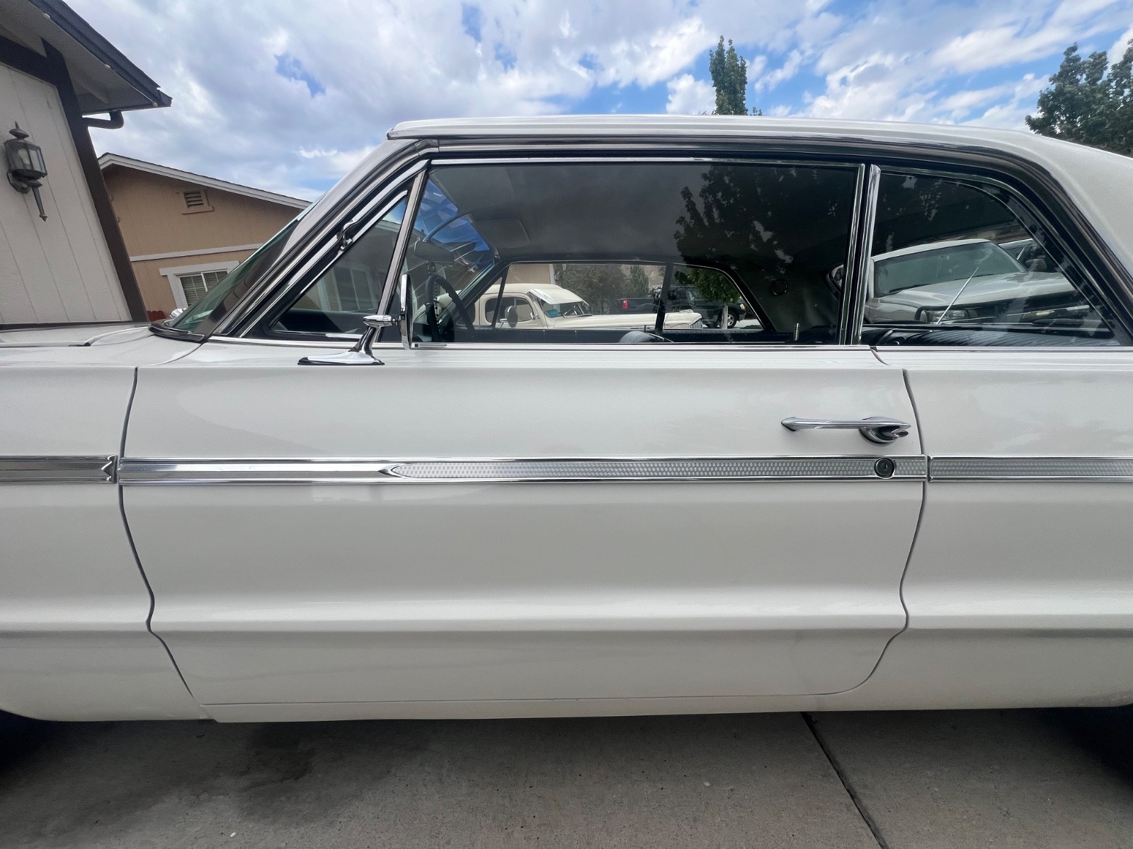 Chevrolet-Impala-1964-Sedan-33
