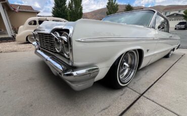 Chevrolet-Impala-1964-Sedan