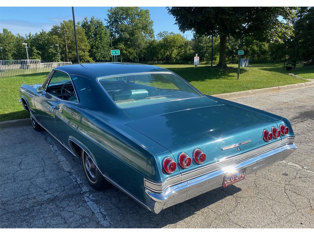 Chevrolet-Impala-1965-Tahitian-Turquoise-Aqua-10
