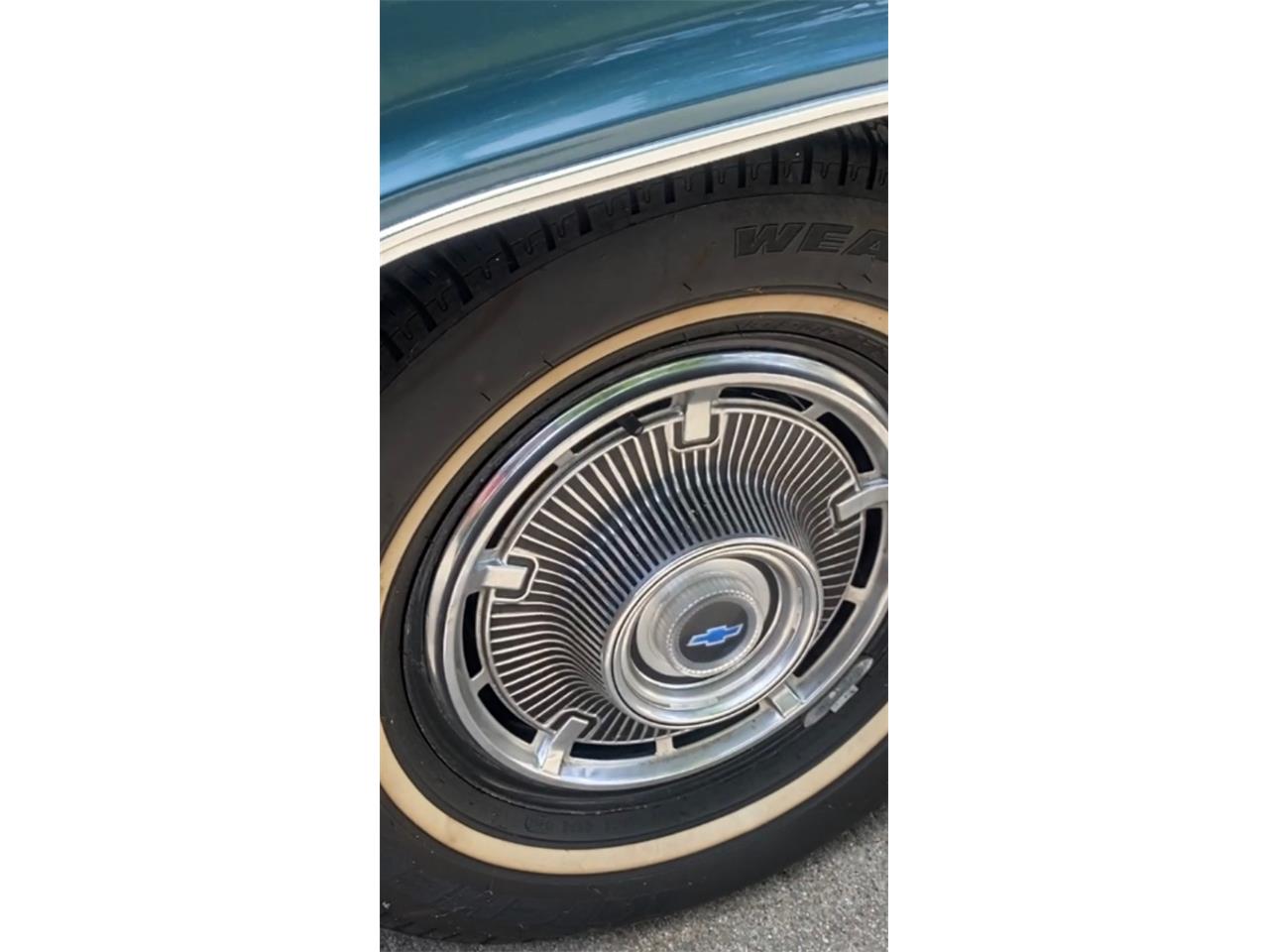 Chevrolet-Impala-1965-Tahitian-Turquoise-Aqua-25