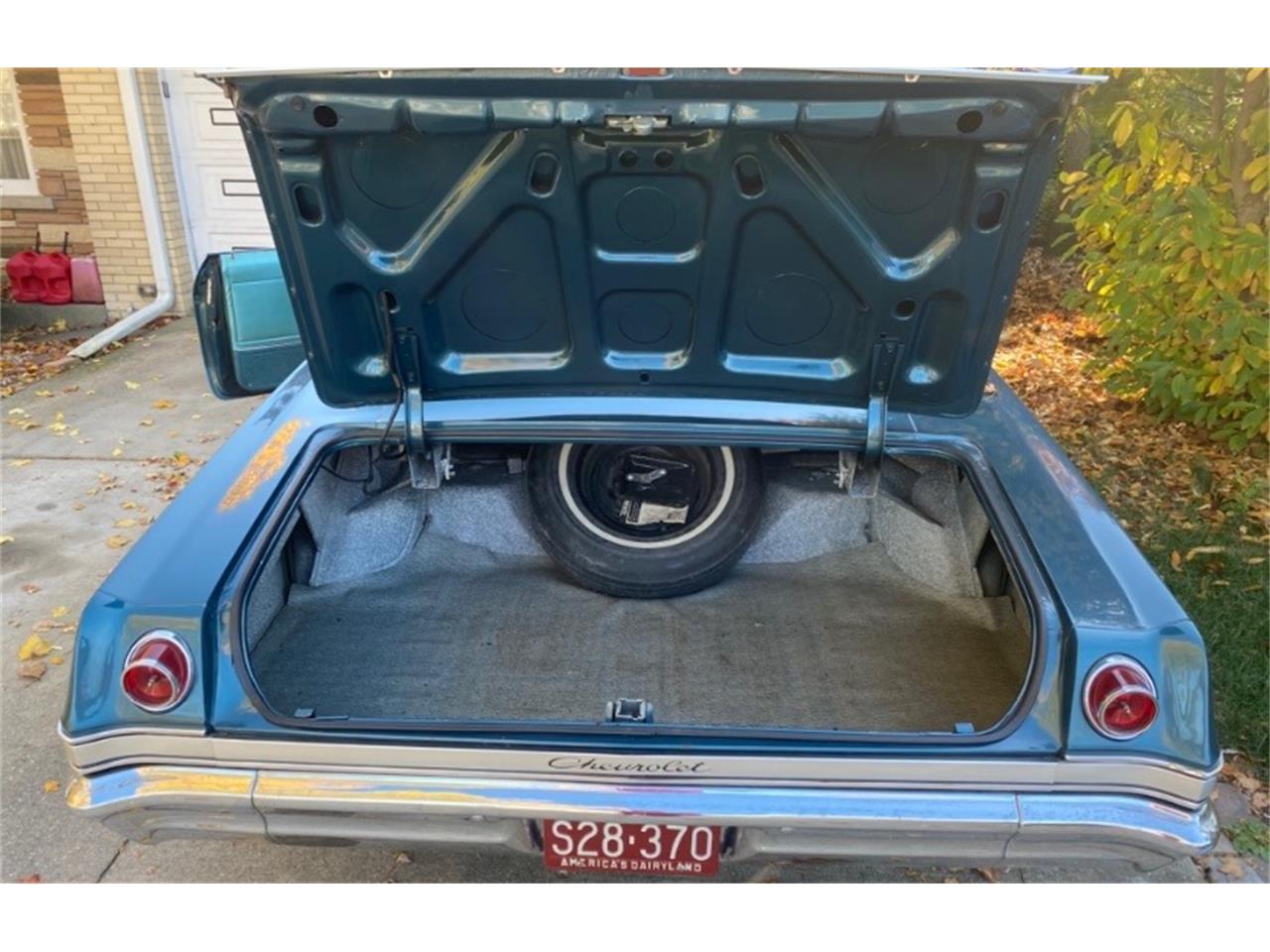 Chevrolet-Impala-1965-Tahitian-Turquoise-Aqua-26