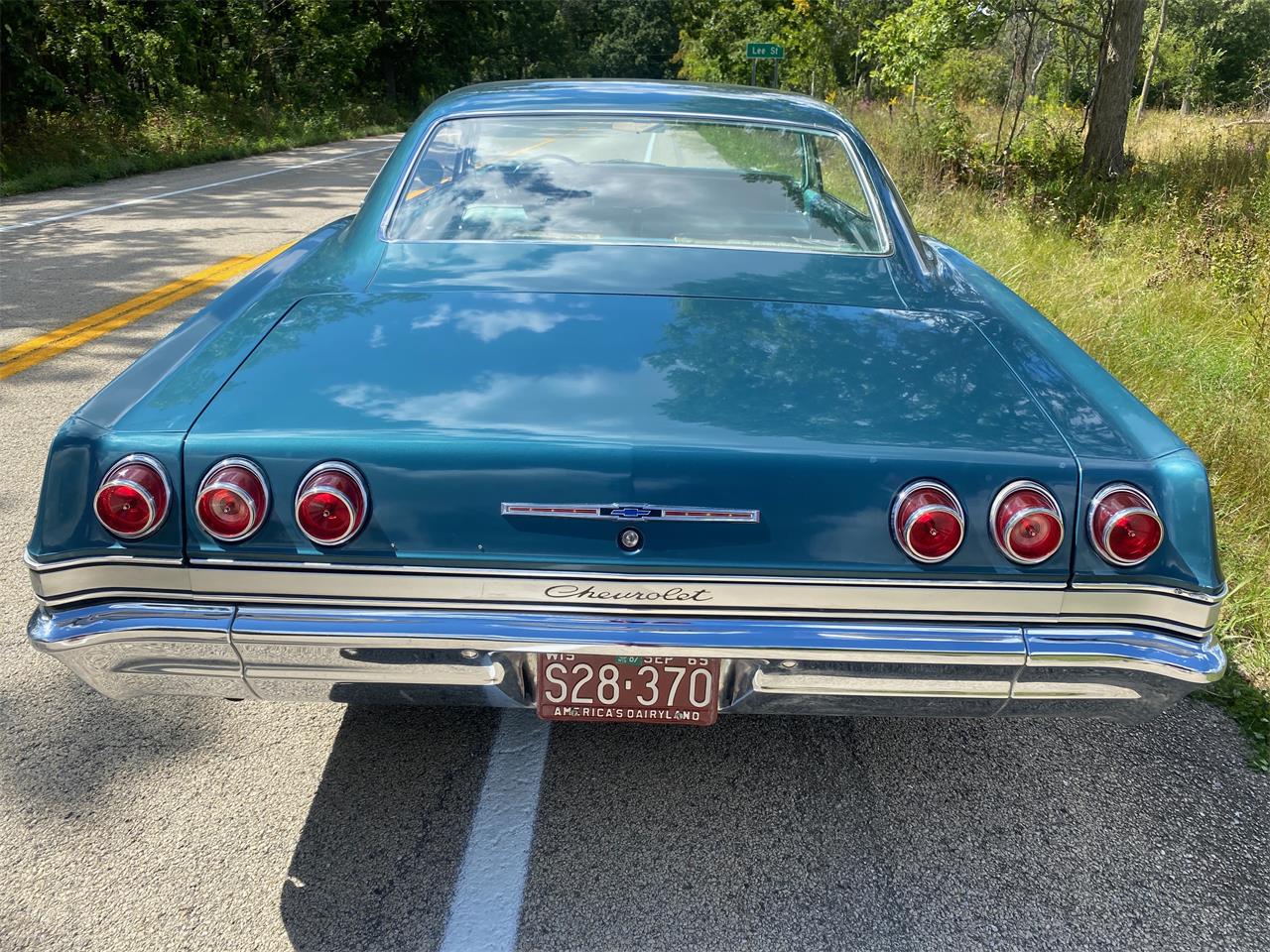 Chevrolet-Impala-1965-Tahitian-Turquoise-Aqua-5