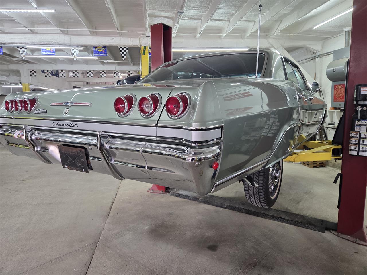 Chevrolet-Impala-1965-green-black-3
