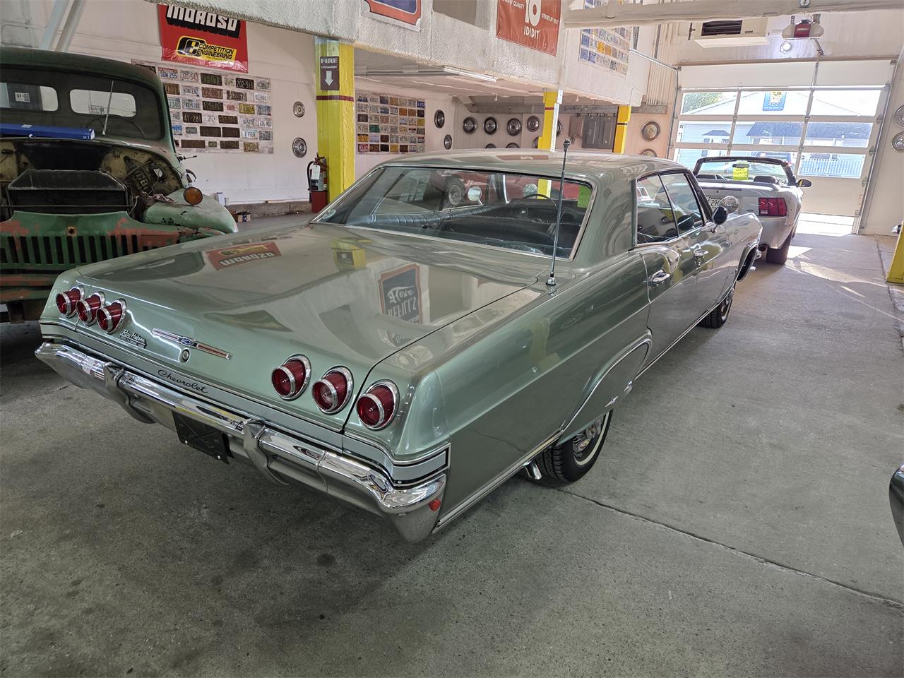 Chevrolet-Impala-1965-green-black-4