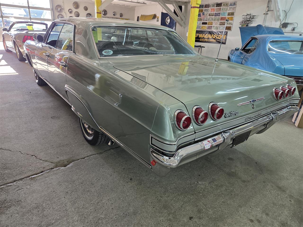 Chevrolet-Impala-1965-green-black-7