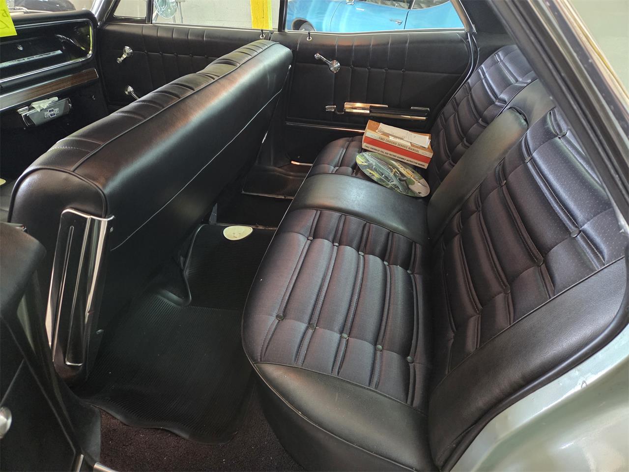 Chevrolet-Impala-1965-green-black-9