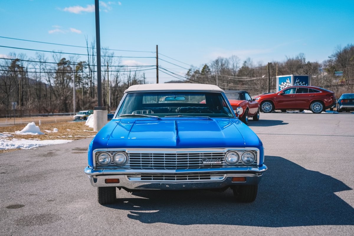 Chevrolet-Impala-1966-Convertible-3