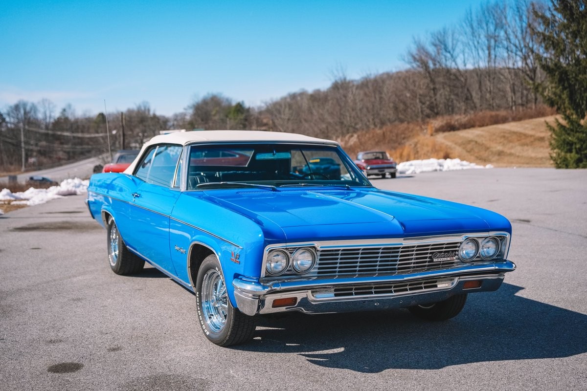 Chevrolet-Impala-1966-Convertible-4