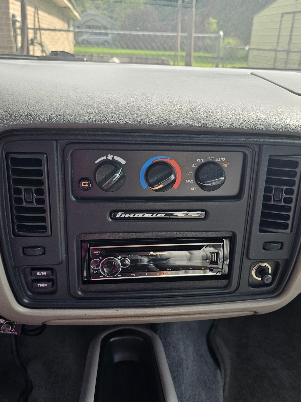 Chevrolet-Impala-1996-Sedan-10