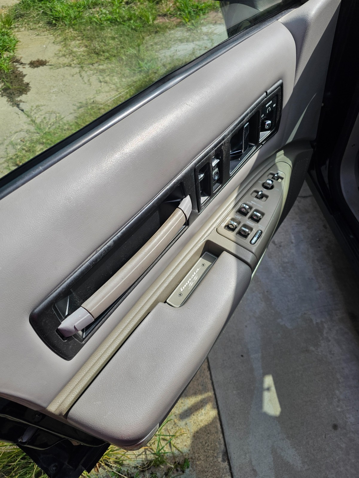 Chevrolet-Impala-1996-Sedan-13