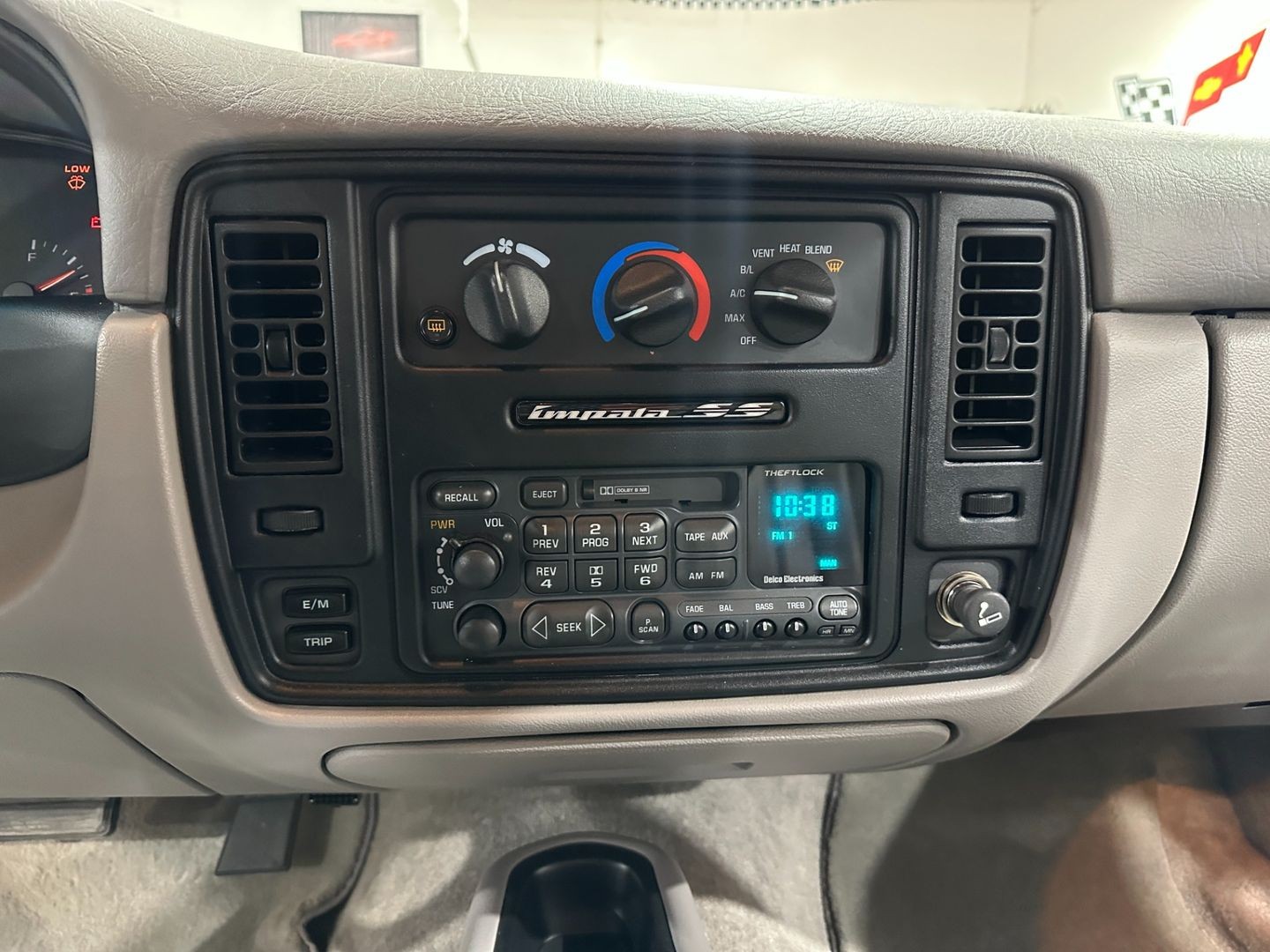 Chevrolet-Impala-1996-Sedan-13