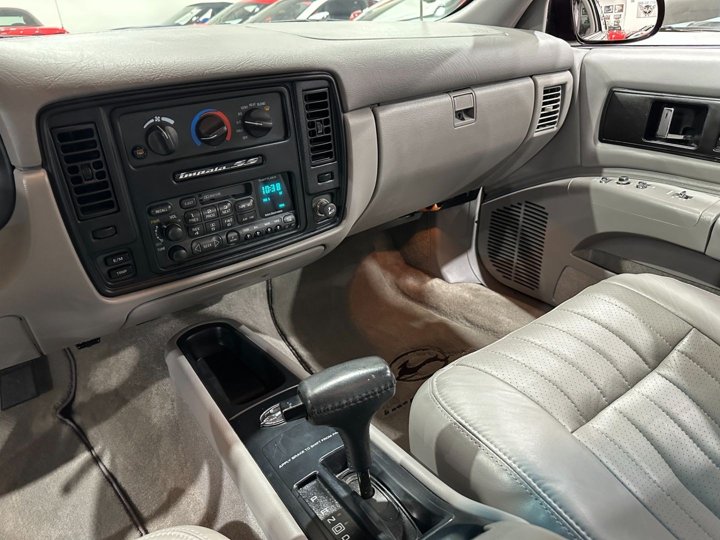 Chevrolet-Impala-1996-Sedan-15