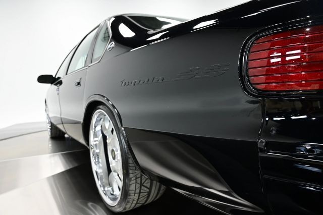 Chevrolet-Impala-1996-Sedan-23