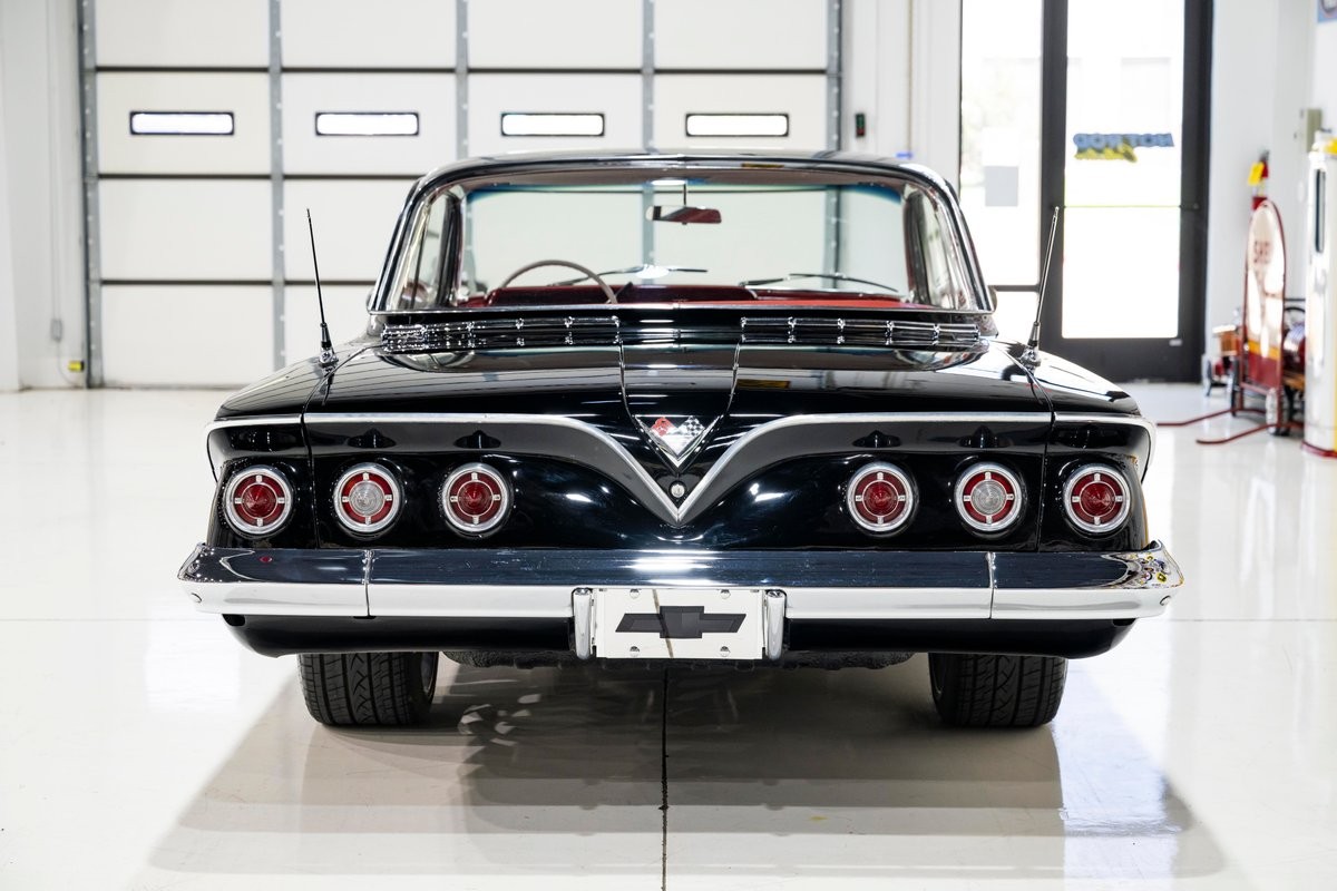 Chevrolet-Impala-Bubble-Top-1961-Coupe-11