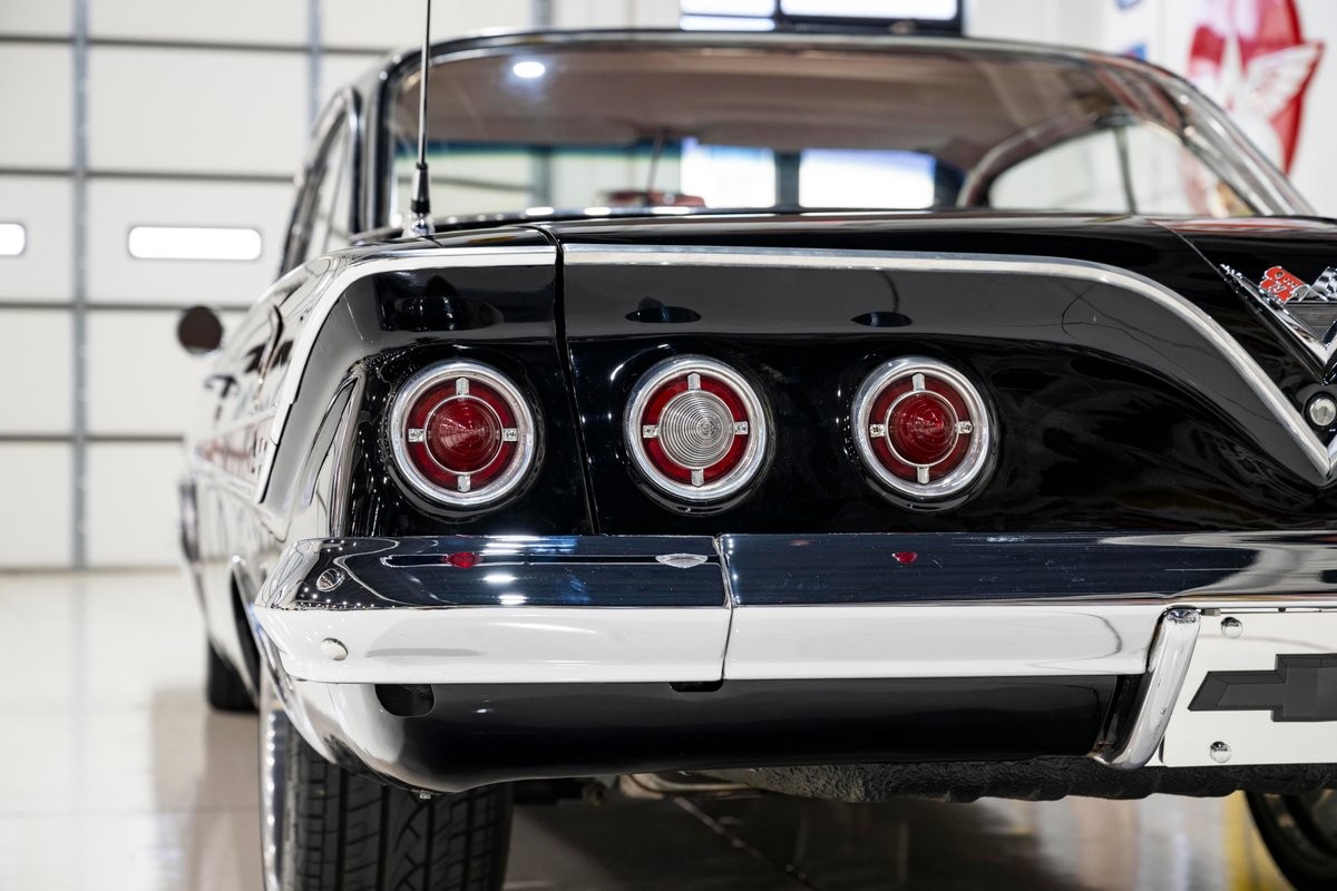 Chevrolet-Impala-Bubble-Top-1961-Coupe-12