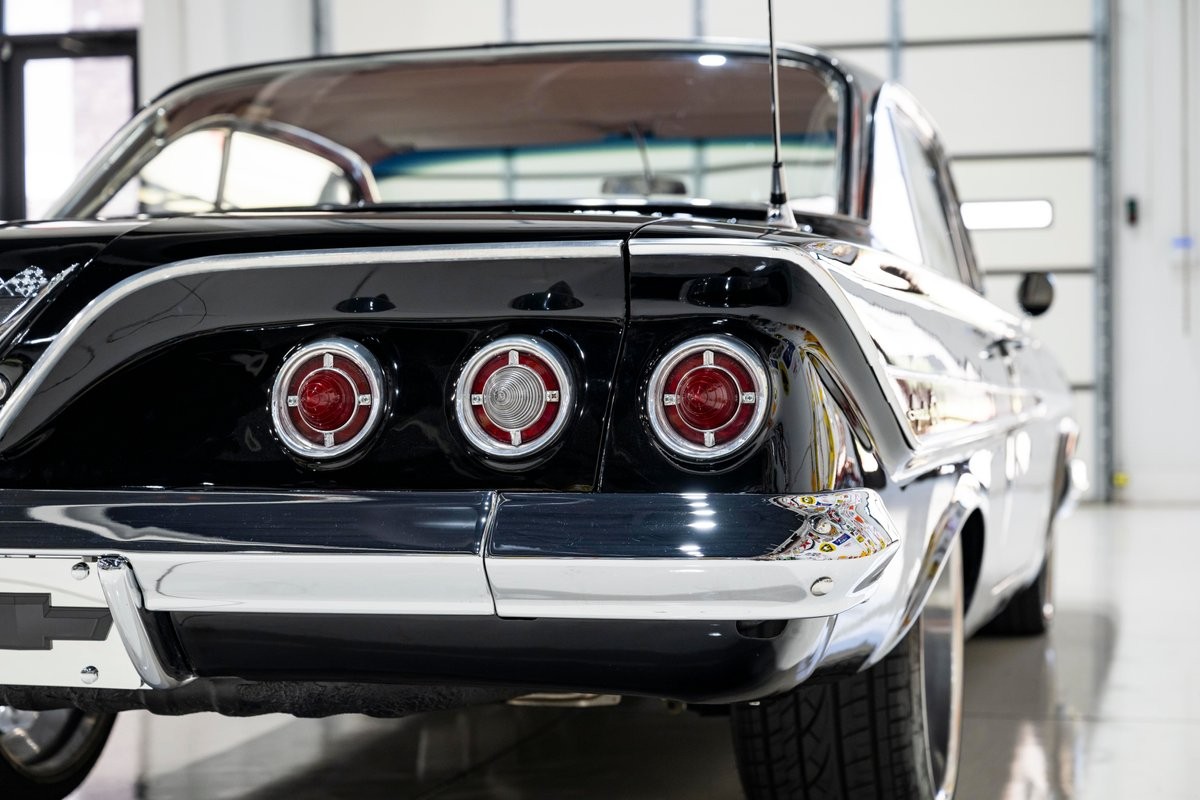 Chevrolet-Impala-Bubble-Top-1961-Coupe-13