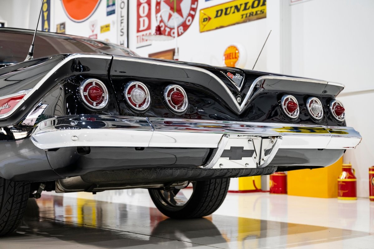 Chevrolet-Impala-Bubble-Top-1961-Coupe-14
