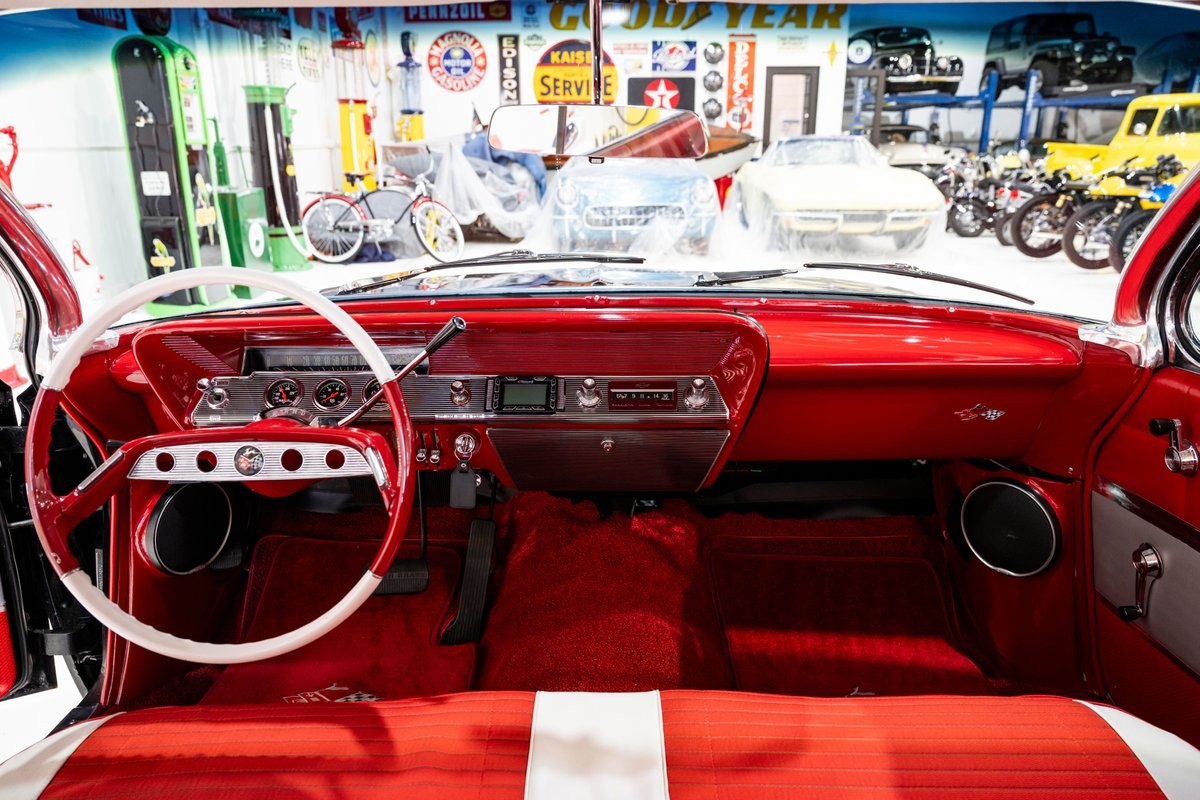Chevrolet-Impala-Bubble-Top-1961-Coupe-16
