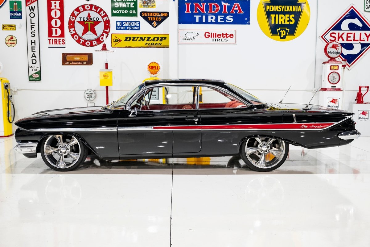 Chevrolet-Impala-Bubble-Top-1961-Coupe-2