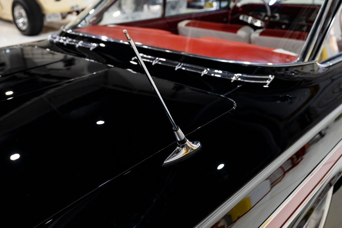 Chevrolet-Impala-Bubble-Top-1961-Coupe-29