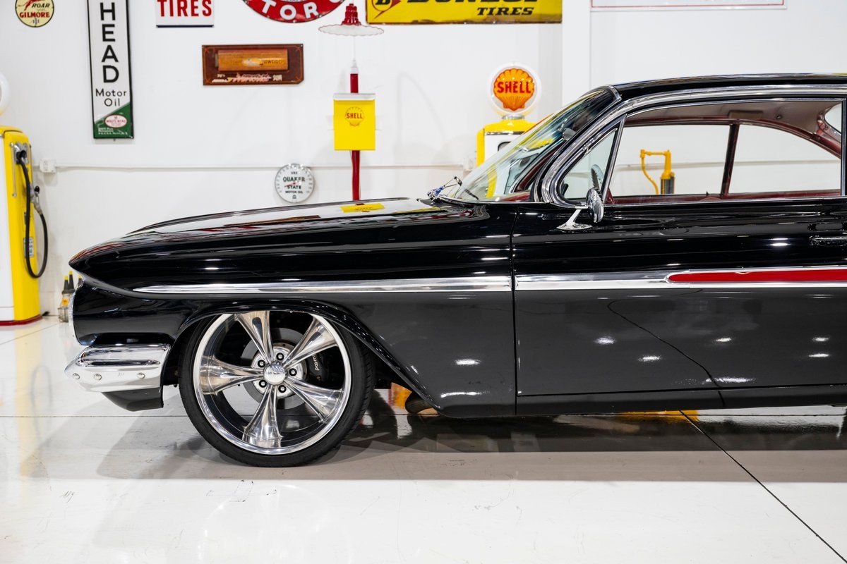 Chevrolet-Impala-Bubble-Top-1961-Coupe-3
