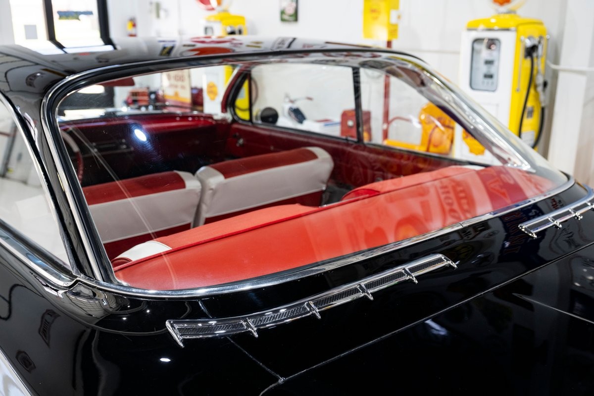 Chevrolet-Impala-Bubble-Top-1961-Coupe-34