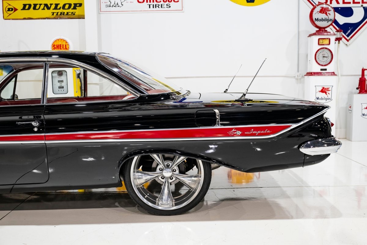 Chevrolet-Impala-Bubble-Top-1961-Coupe-5