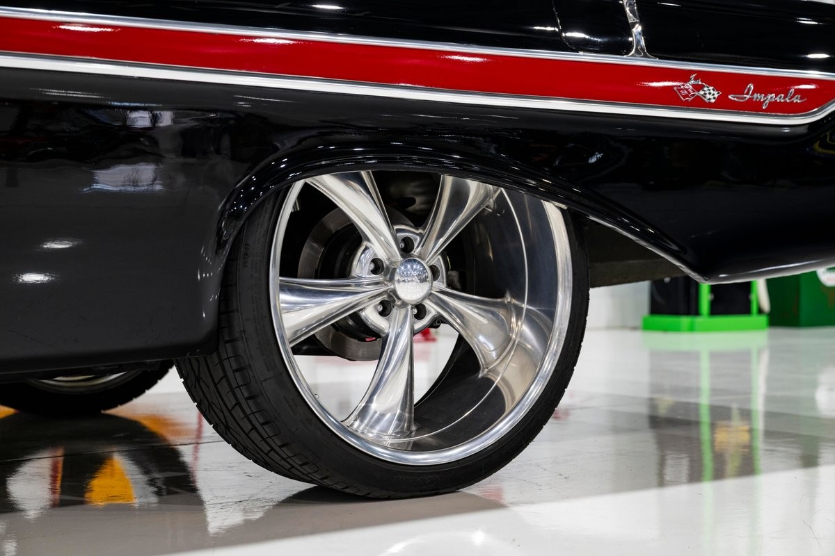 Chevrolet-Impala-Bubble-Top-1961-Coupe-6