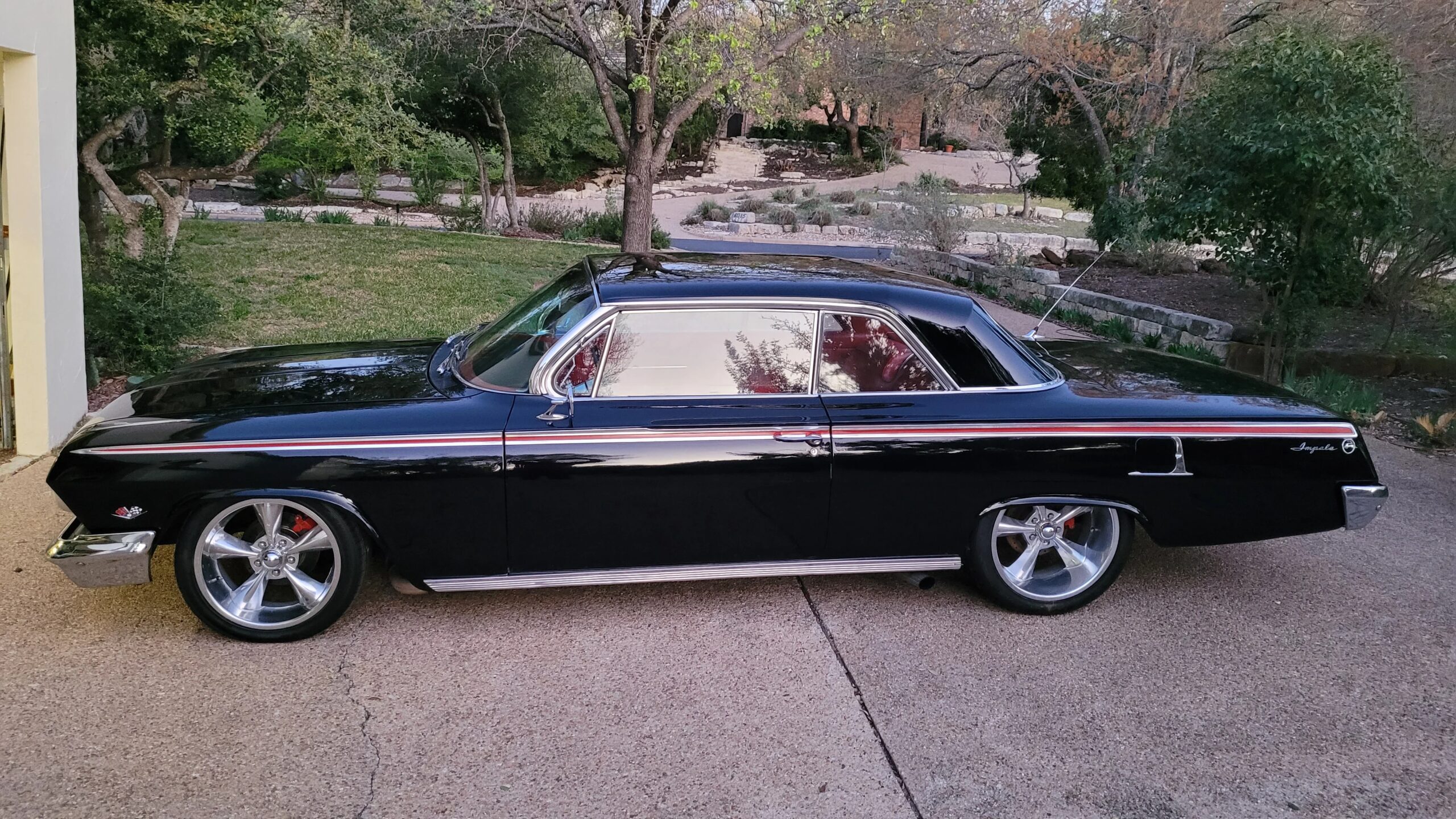 Chevrolet-Impala-coupe-1962-Black-Red-1