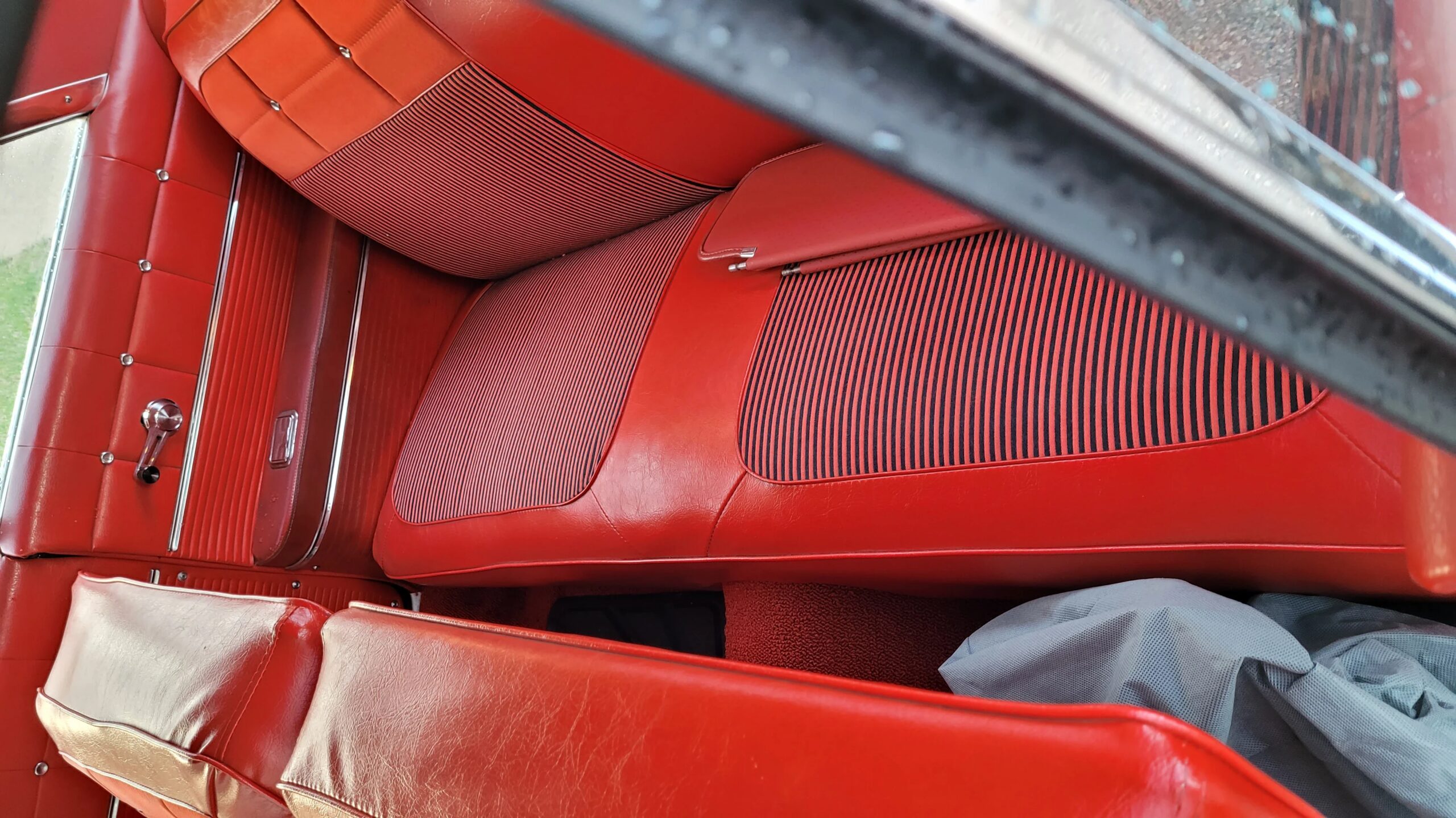 Chevrolet-Impala-coupe-1962-Black-Red-15
