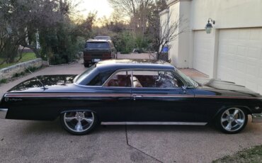 Chevrolet-Impala-coupe-1962-Black-Red