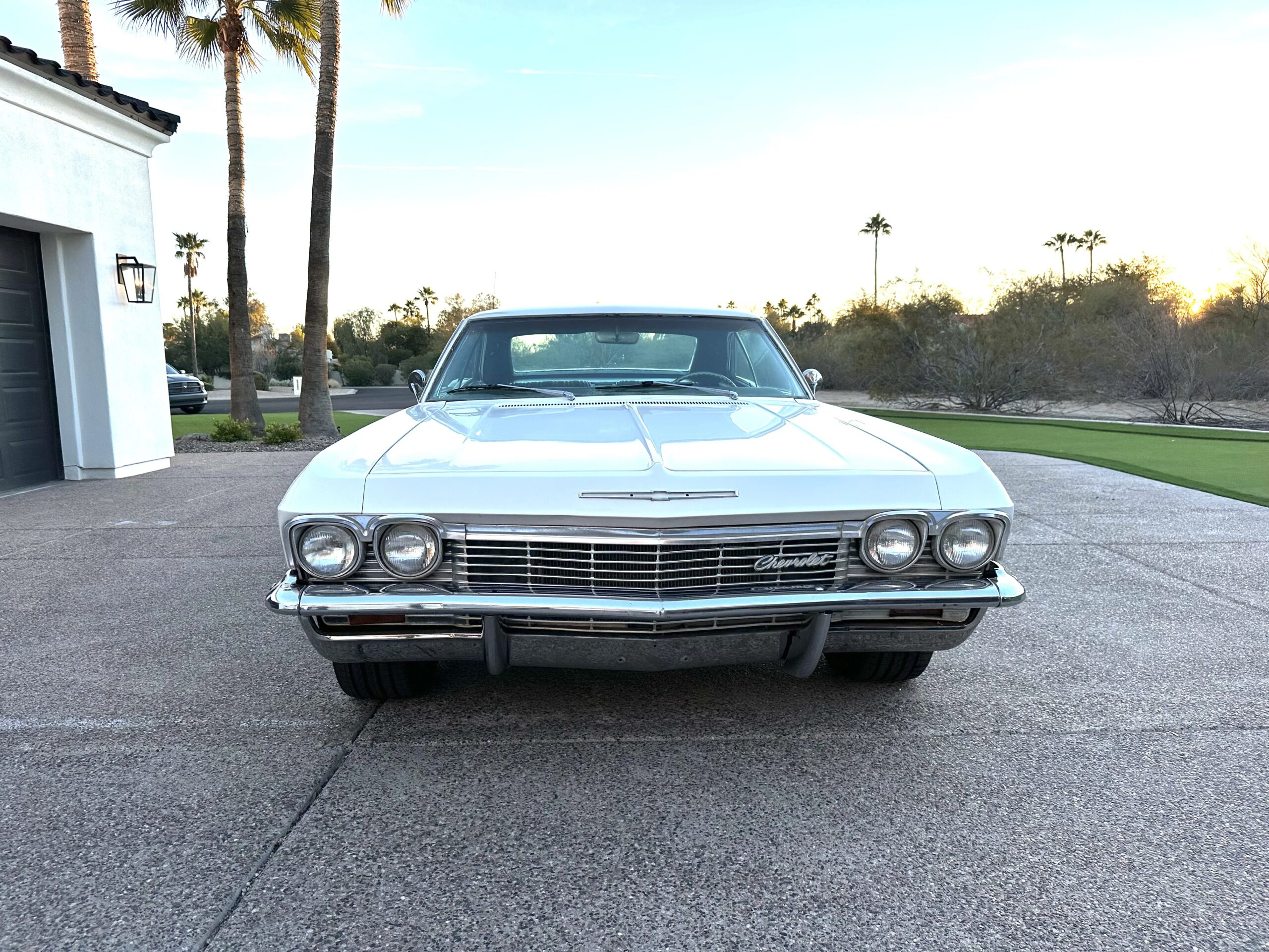 Chevrolet-Impala-sedan-1965-White-Black-1