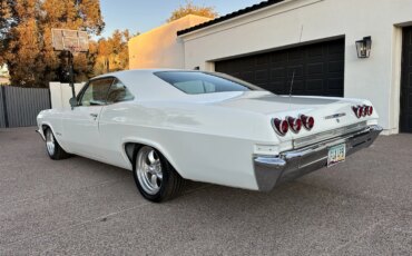 Chevrolet-Impala-sedan-1965-White-Black-10