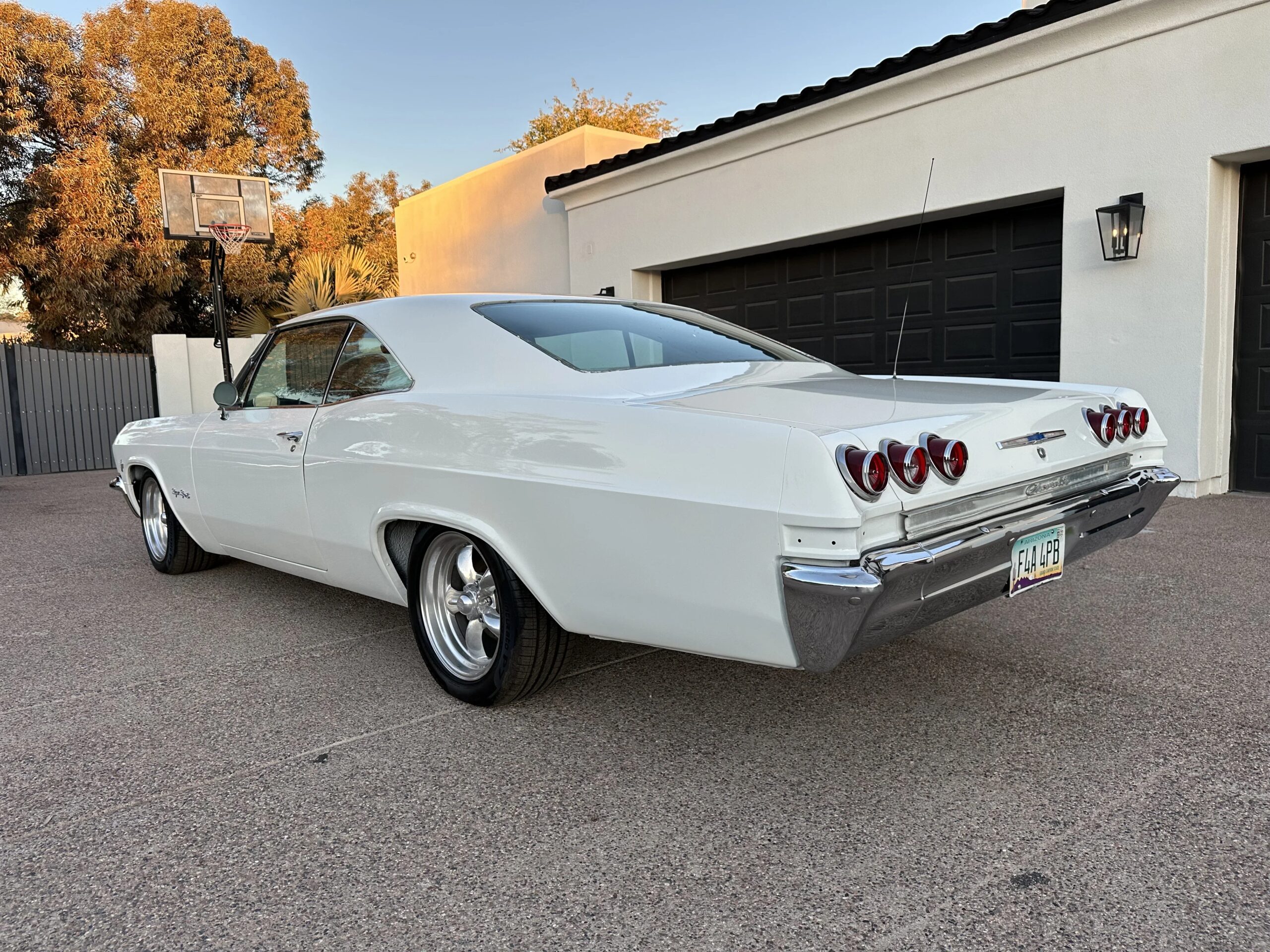 Chevrolet-Impala-sedan-1965-White-Black-10