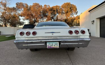 Chevrolet-Impala-sedan-1965-White-Black-11