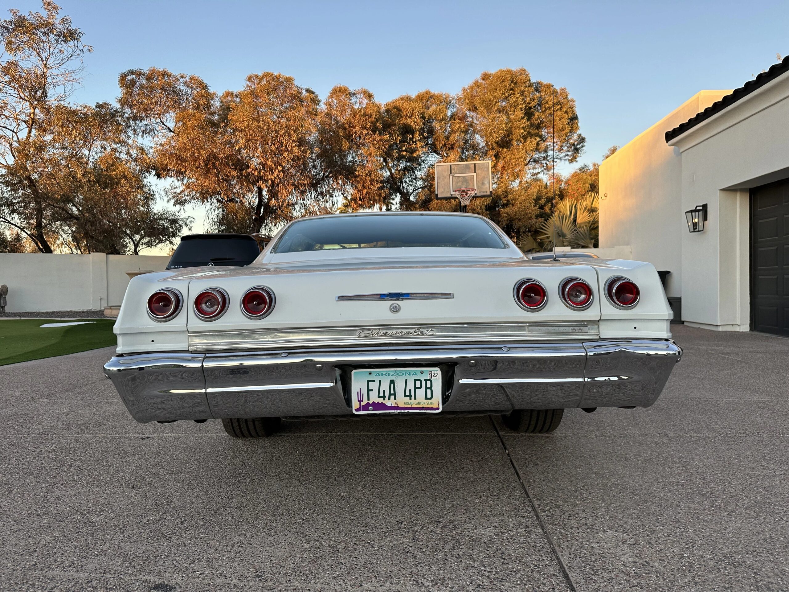 Chevrolet-Impala-sedan-1965-White-Black-11