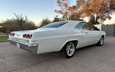 Chevrolet-Impala-sedan-1965-White-Black-12