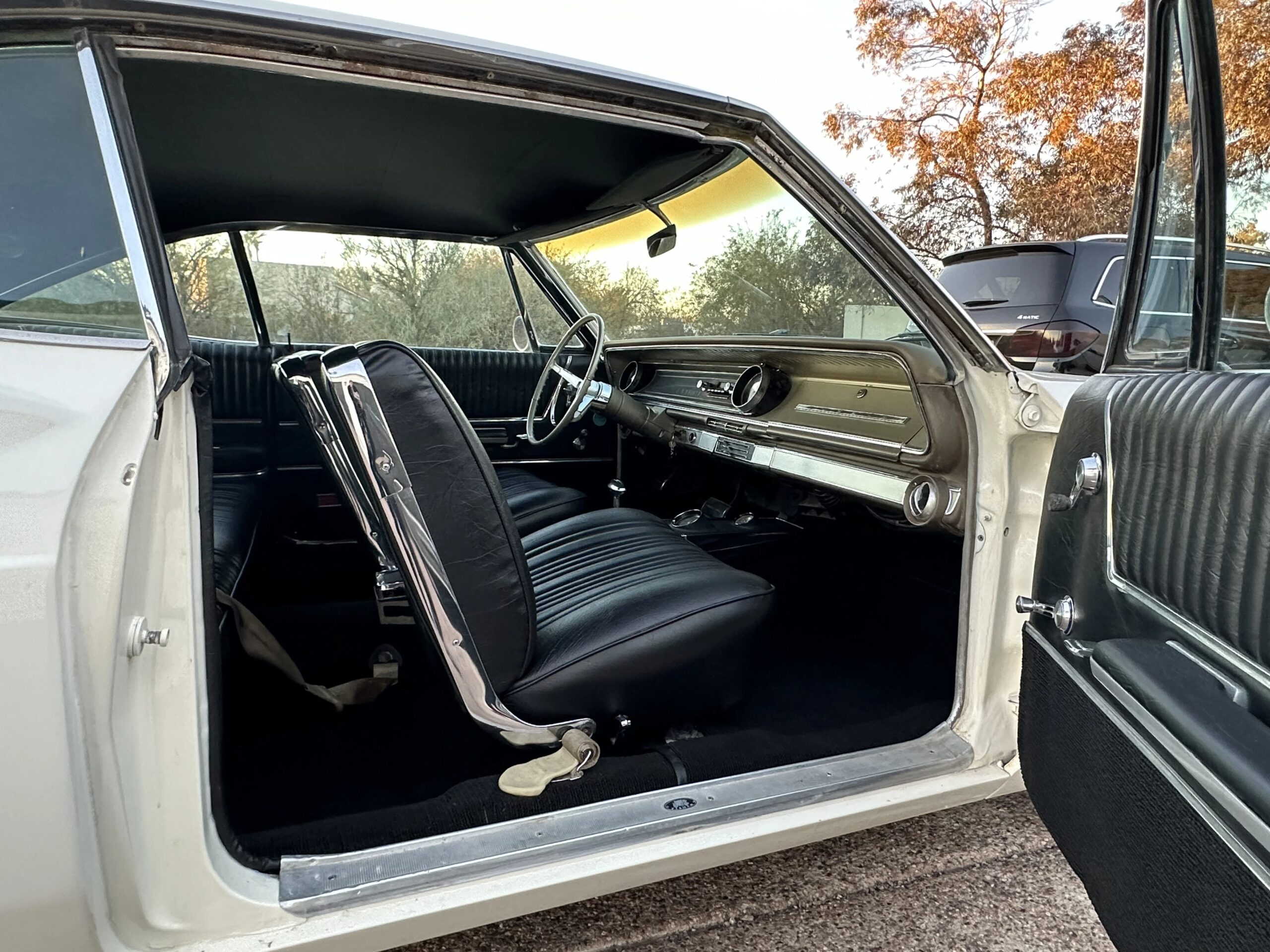 Chevrolet-Impala-sedan-1965-White-Black-15