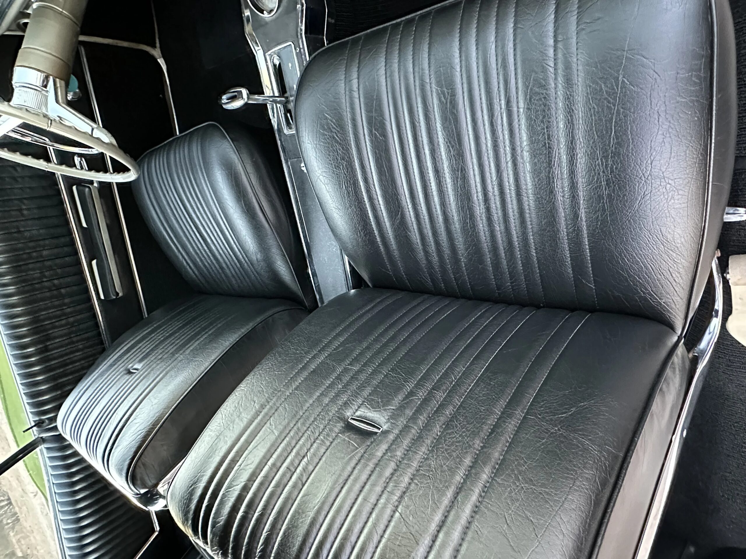 Chevrolet-Impala-sedan-1965-White-Black-17