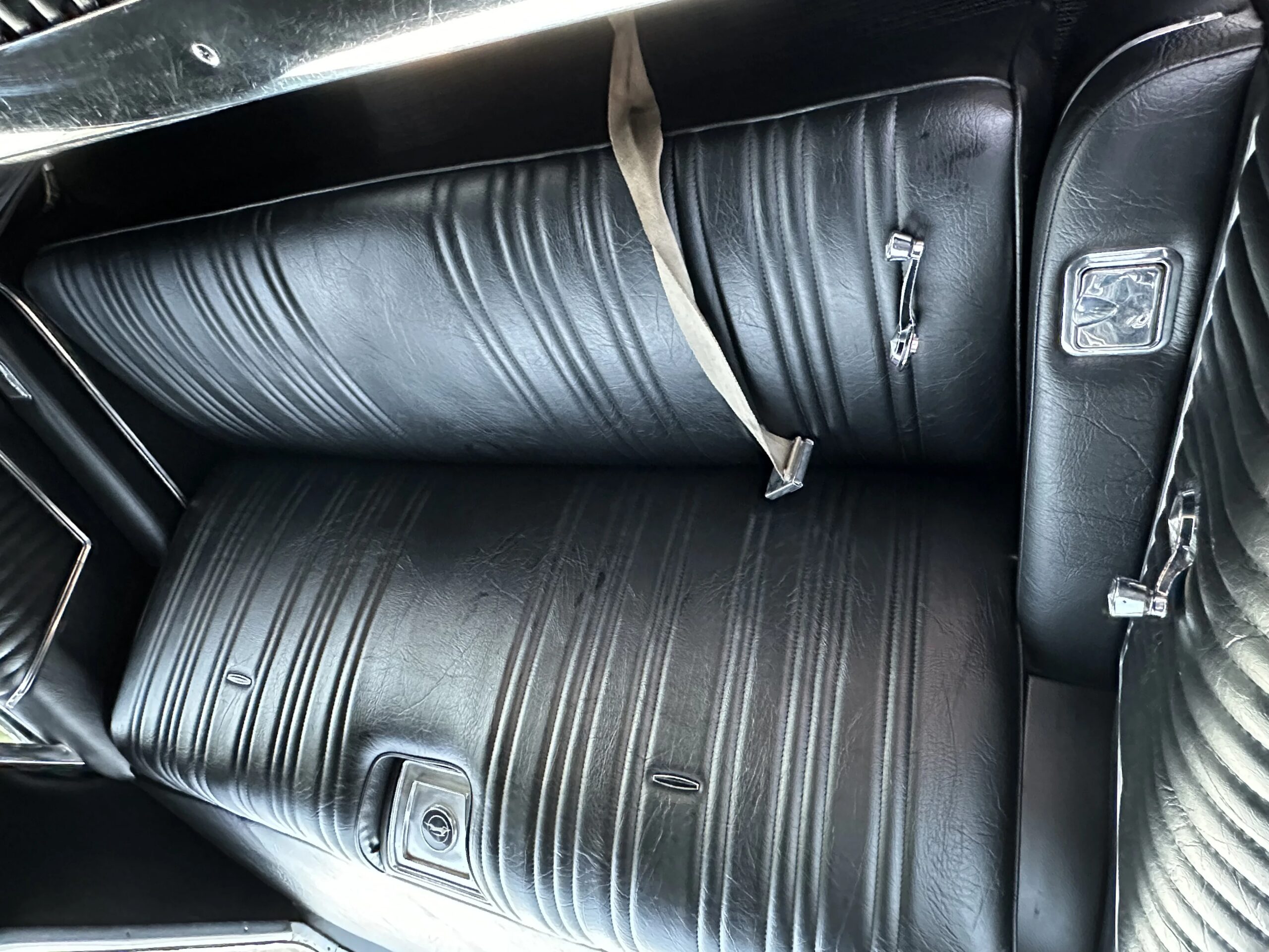 Chevrolet-Impala-sedan-1965-White-Black-18