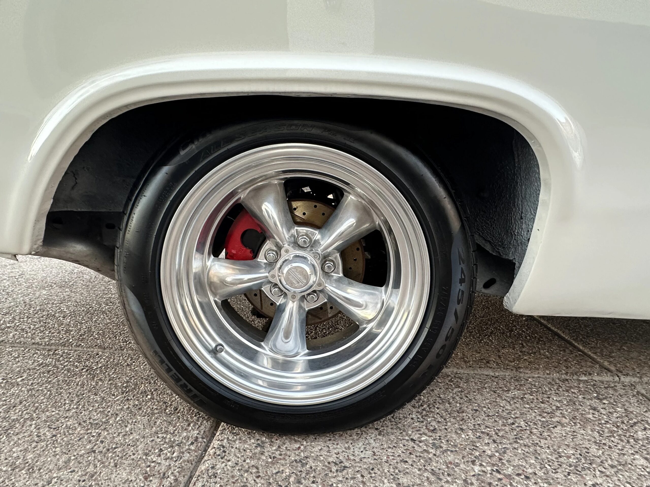 Chevrolet-Impala-sedan-1965-White-Black-2