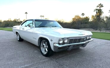 Chevrolet-Impala-sedan-1965-White-Black