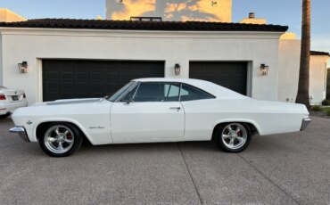 Chevrolet-Impala-sedan-1965-White-Black-9