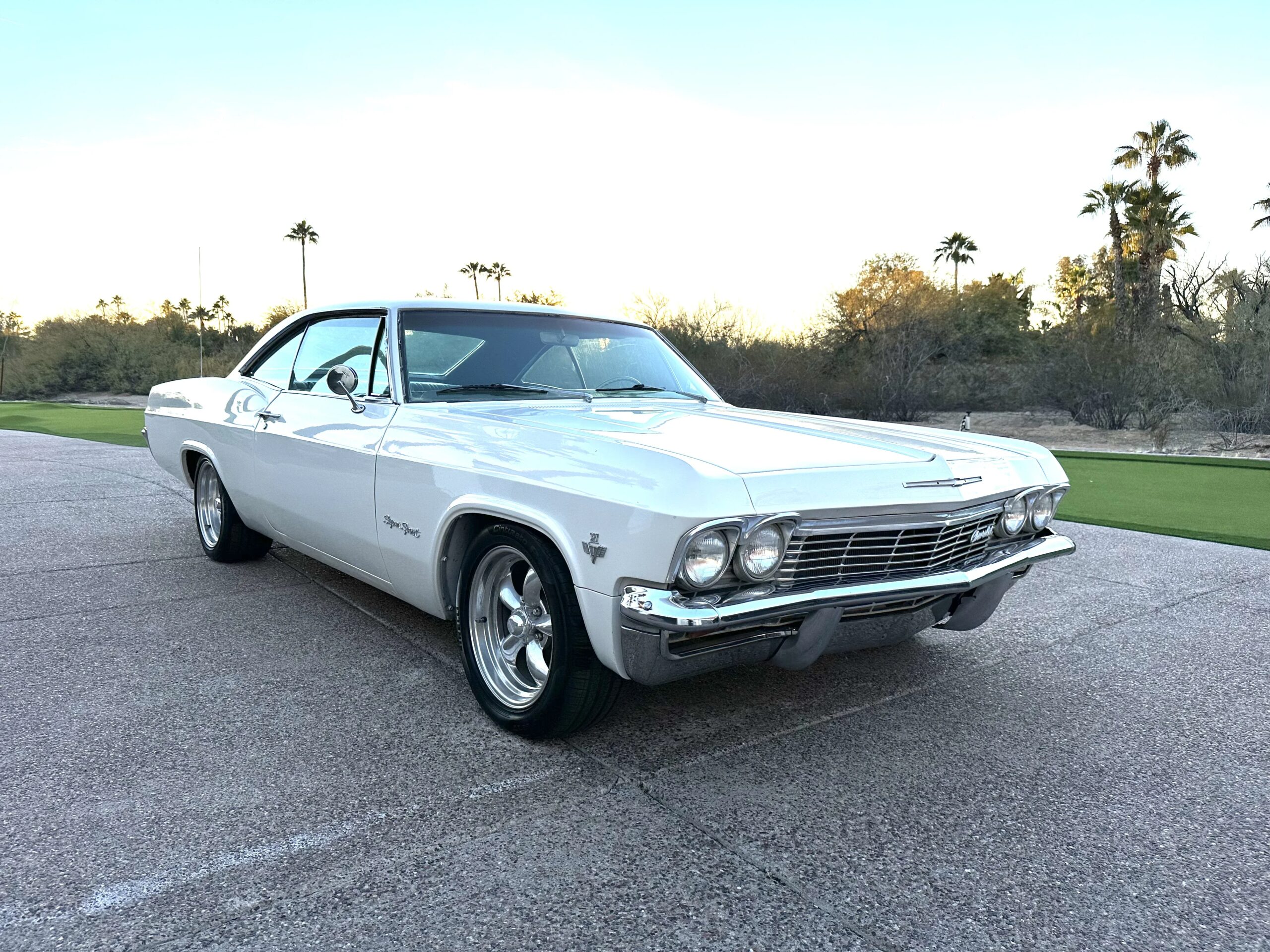 Chevrolet-Impala-sedan-1965-White-Black
