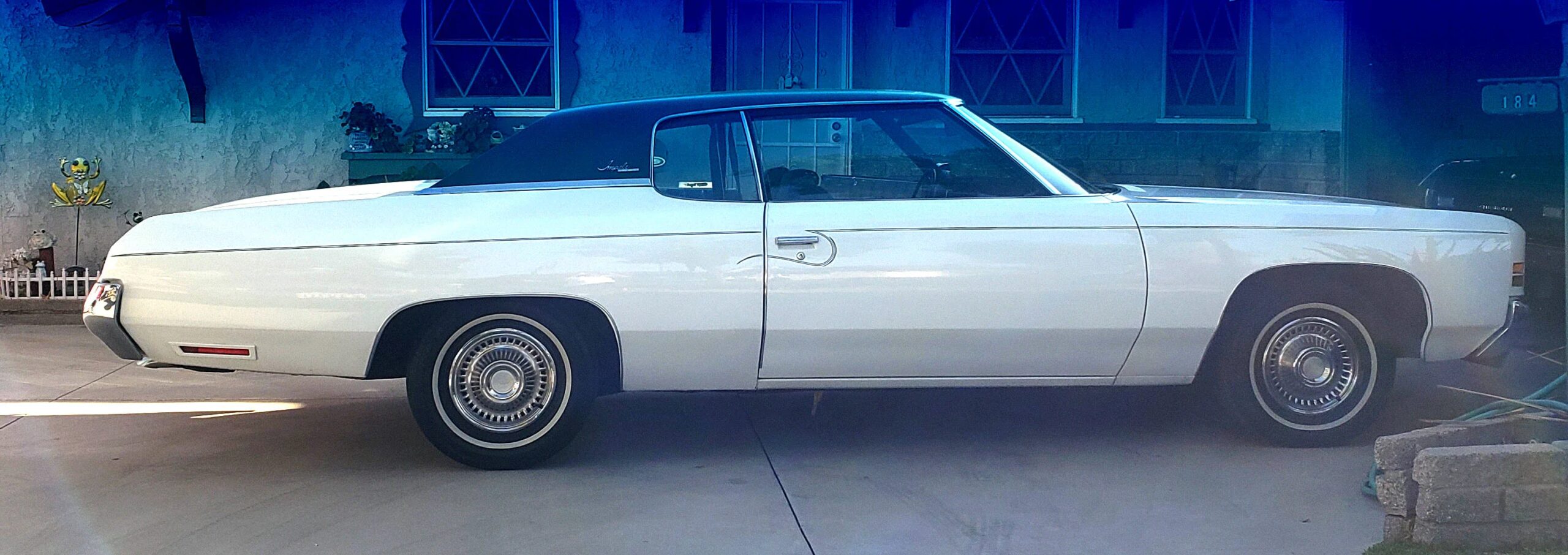 Chevrolet-Impala-sedan-1972-White-Green-1