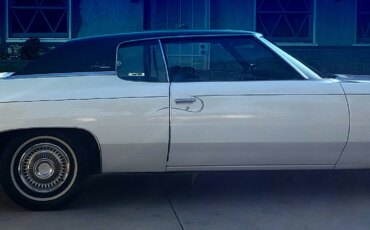 Chevrolet-Impala-sedan-1972-White-Green-2