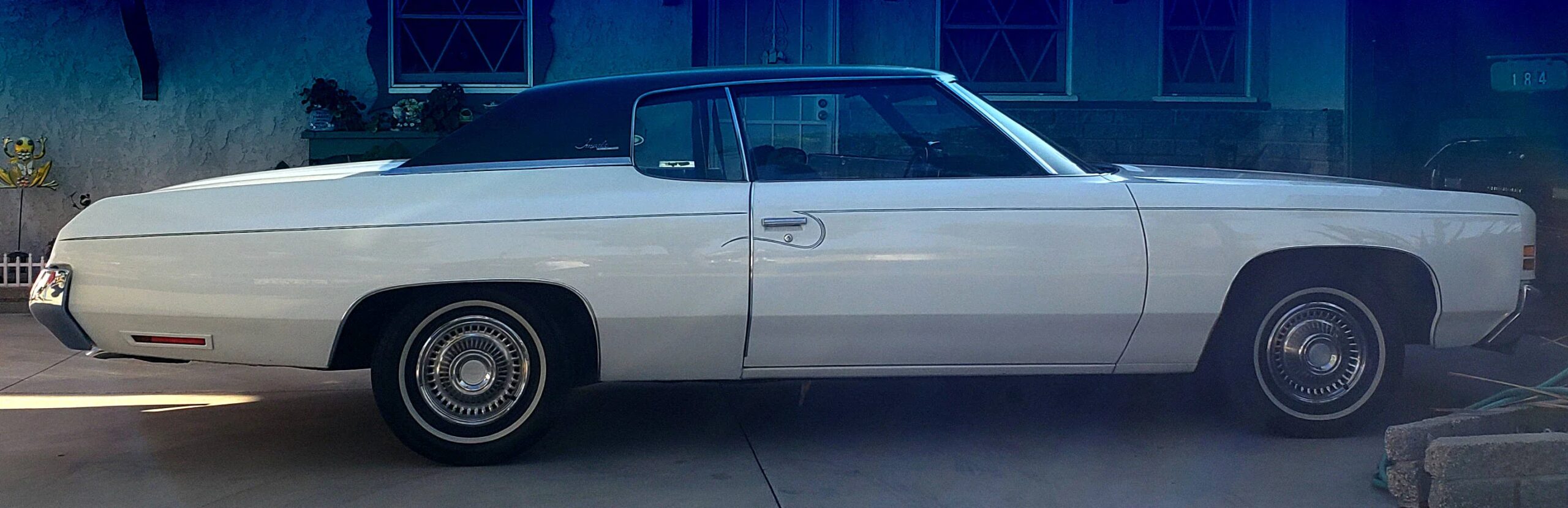 Chevrolet-Impala-sedan-1972-White-Green-2