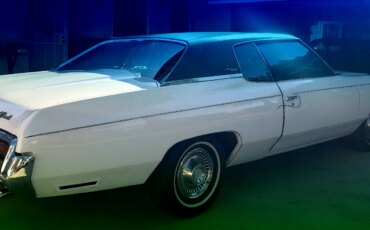Chevrolet-Impala-sedan-1972-White-Green-3