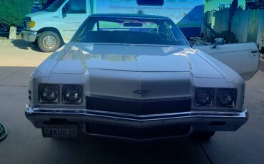 Chevrolet-Impala-sedan-1972-White-Green-7