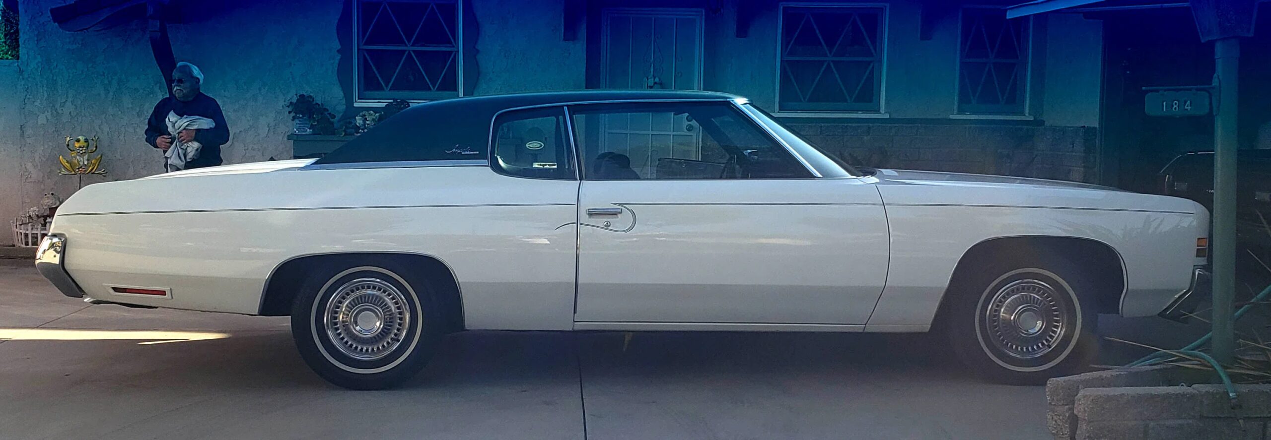 Chevrolet-Impala-sedan-1972-White-Green